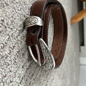 Women’s leather belt with silver buckle